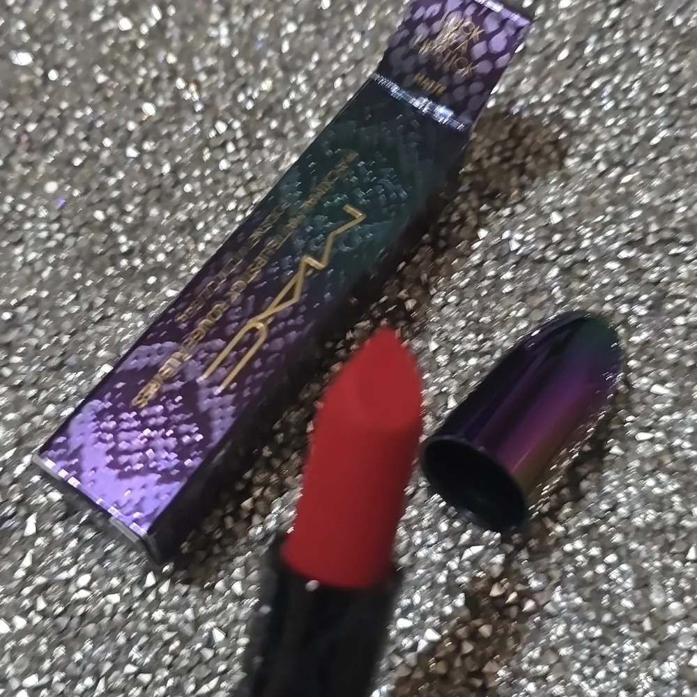 LUCK BE A LIPSTICK MAC DISCONTINUED Macximal Lipstick NWT - Picture 4 of 6